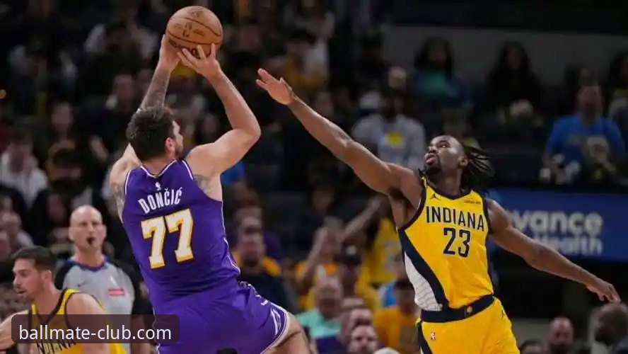 揭秘湖人客场险胜步行者：一场数据盛宴背后的攻防博弈